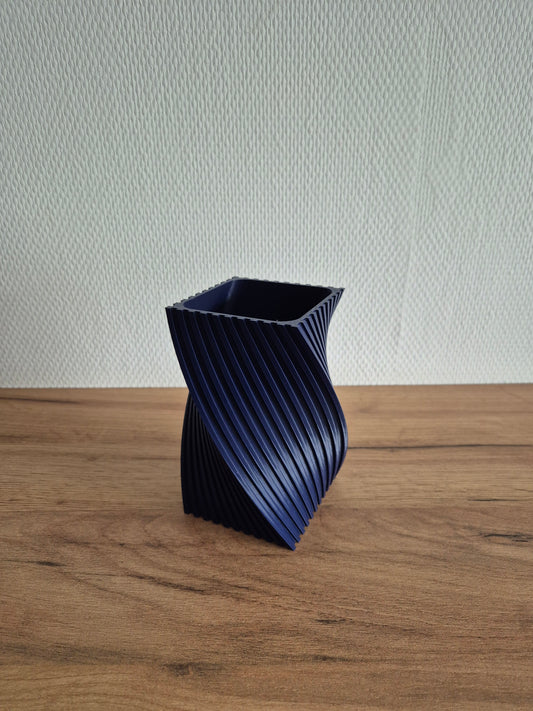 Vase carré torsadé