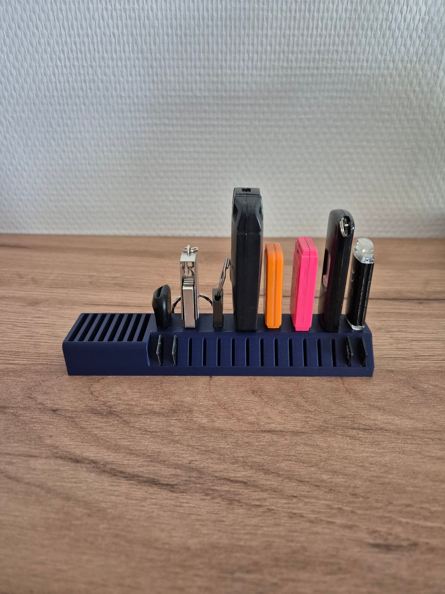 Organisateur de Bureau – Clés USB, Cartes SD & Micro SD